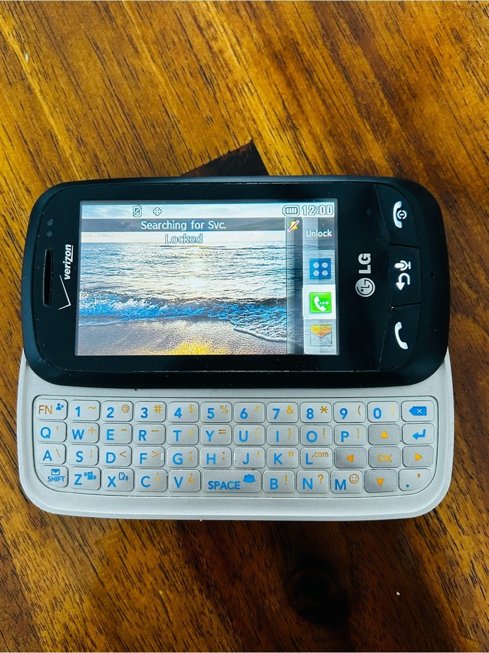 LG VN270 Black Touchscreen Slider Phone with Black Charger and Velcro Case